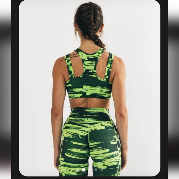 Alphalete Keyhole Set - Picture 2 of 12